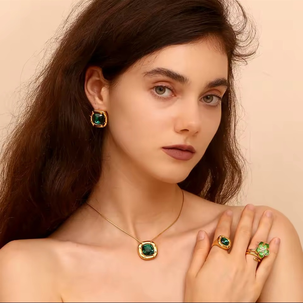 Green Gemstone Jewellery Earrings and Necklace 

Set Stainless Steel